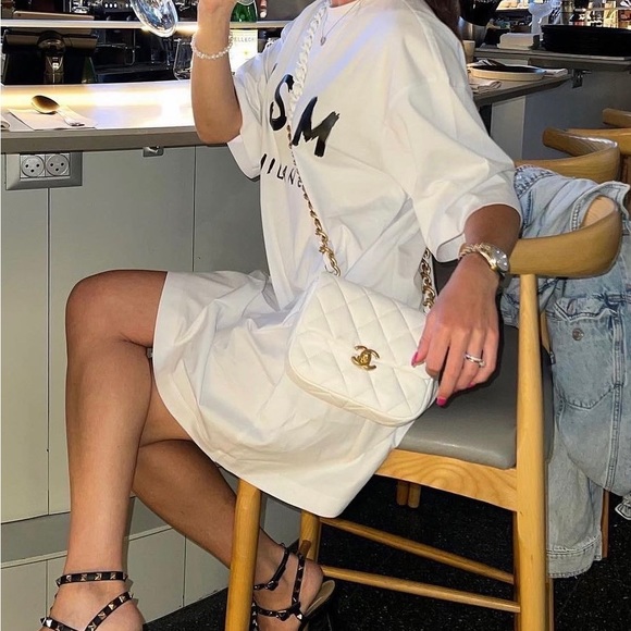 Selling my beautiful special edition Chanel bag - Picture 7 of 11